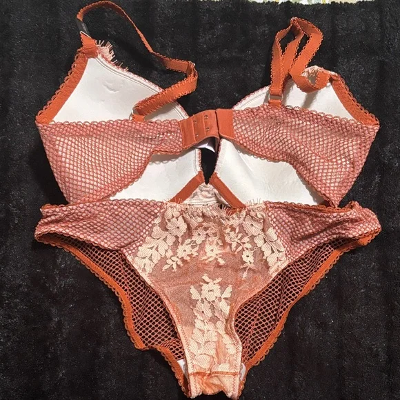Victoria's Secret Lace Bra Set - Cream and Burnt Orange - Picture 3 of 4